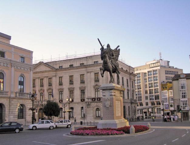 Atuaire Home Plaza De Libertad Junto A El Cid Campeador Burgo Buitenkant foto